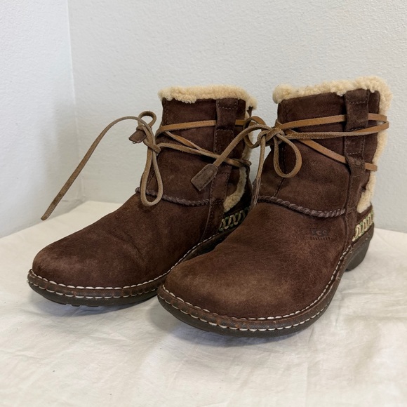 UGG Shoes - Ugg Cove Dark brown ankle boots 5178 Genuine Sheepskin size 7